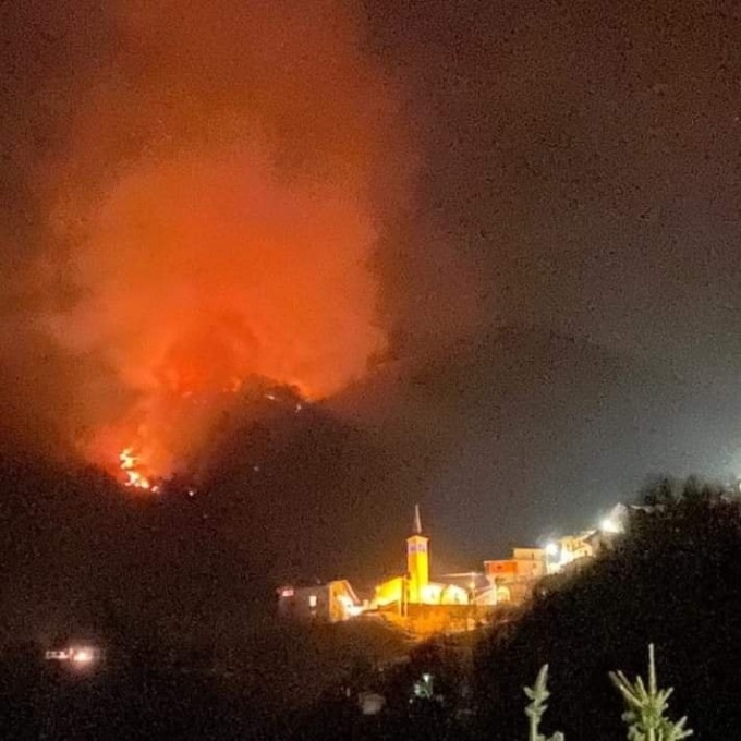 Valle Strona a fuoco da 4 giorni: in fumo oltre 40 ettari
