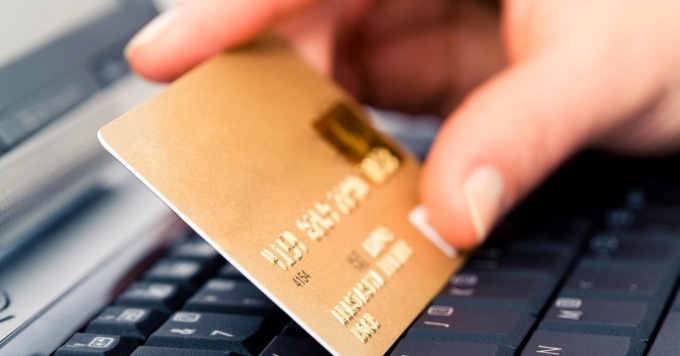 “Ci sono operazioni sospette sul suo conto”: truffa da 10mila euro per un novarese