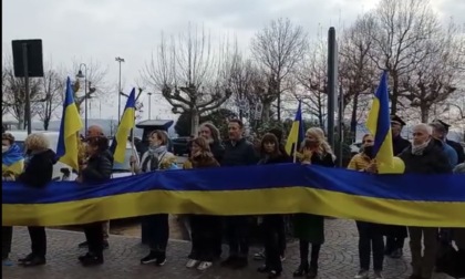 Arona dice No alla guerra: il video della manifestazione