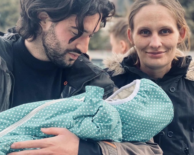 “Questo scricciolo si chiama Lyubov ed è la più piccola rifugiata ucraina che il Piemonte ha accolto”