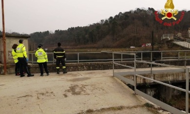 Affiora un cadavere dal fiume Ticino