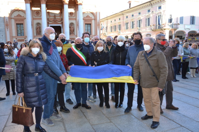 Nel prossimo Consiglio comunale di Borgomanero un ordine del giorno contro la guerra in Ucraina