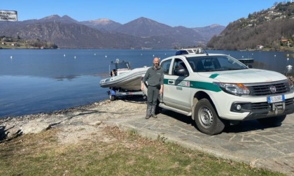 A Orta San Giulio è ormeggiato il gommone della polizia provinciale