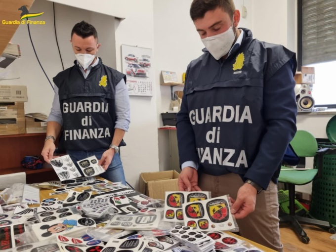 Sequestrati oltre 400mila ricambi auto e accessori “taroccati”: 25 persone denunciate