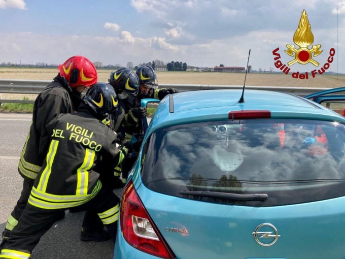Incidente frontale tra Novara e Cameriano: coinvolta anche una neonata
