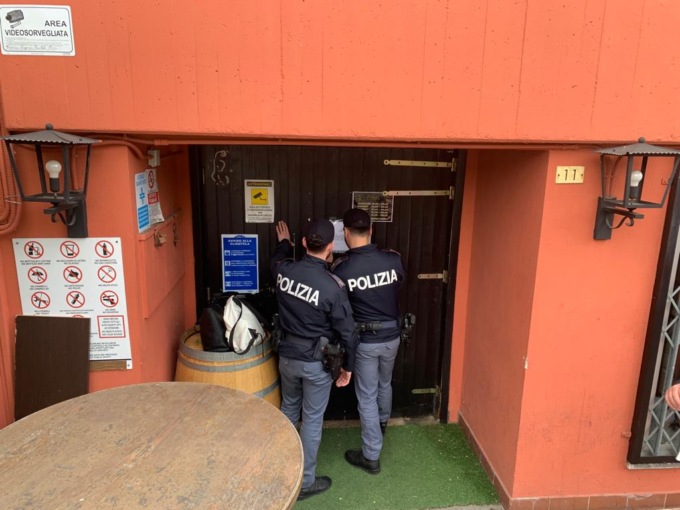 Liti e risse a Novara: la polizia chiude un bar in Largo Pastore per 10 giorni