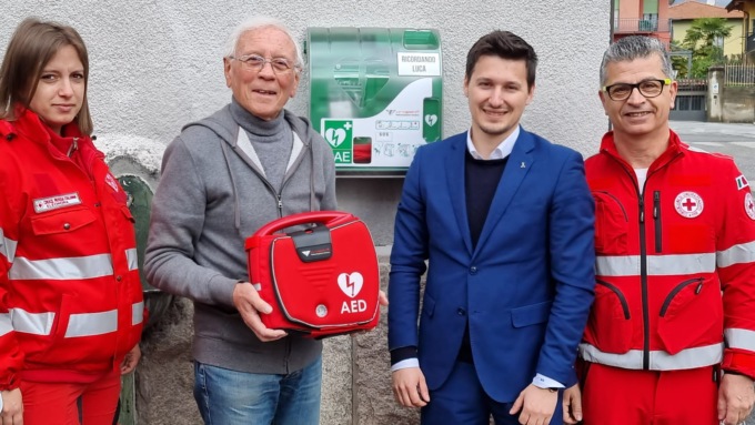Quattro nuovi defibrillatori donati a Baveno