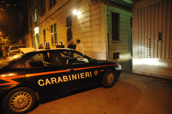 Novara scavalca la recinzione per entrare in una casa: segnalato dai vicini, arrestato dai carabinieri