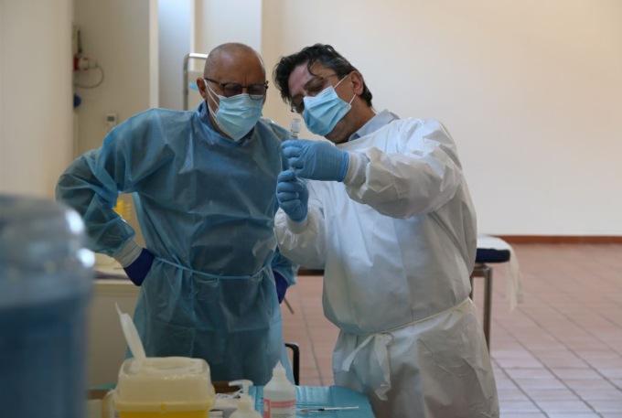 Emergenza Covid, al via la quarta dose per gli over 80 e i soggetti fragili e gli ospiti delle Rsa