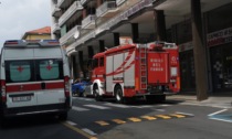 Arona incendio in via Gramsci: vigili del fuoco in azione