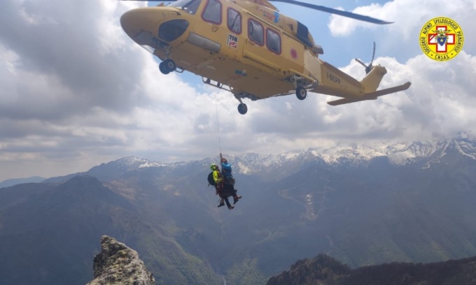 Si rompe la corda durante la salita, scalatore precipita per 25 metri