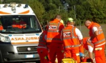 Ragazzo in moto finisce contro un muro a Varallo Pombia: è grave