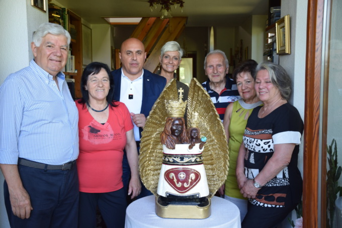Oggi il Club Frecce Tricolori di Borgomanero al Verano a Roma per donare una preziosa statua
