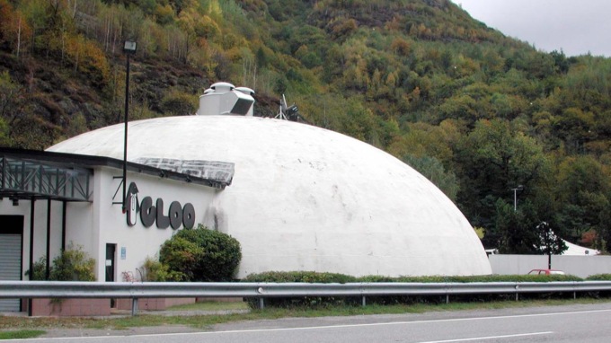 Dopo anni di abbandono riapre la discoteca Igloo