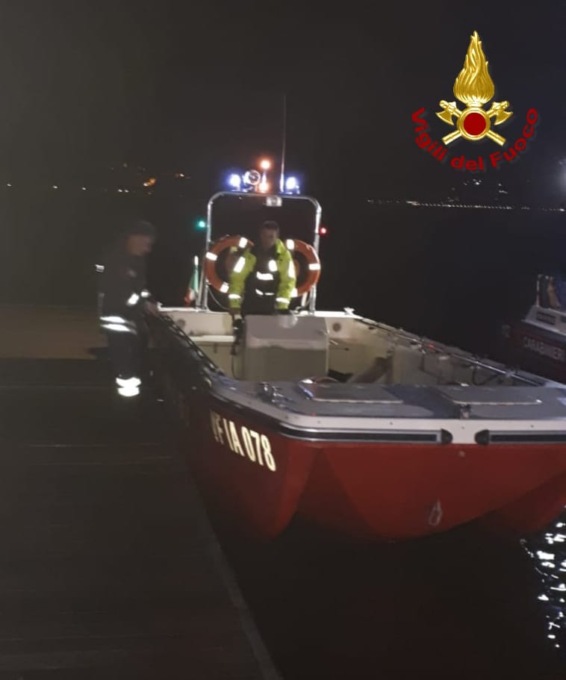 Pettenasco ragazzo esce con la tavola di Paddle ma non riesce più a rientrare: soccorso dal vigili del fuoco