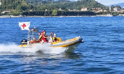 Idroambulanza e medici della Croce Rossa salvano una vita durante l'Airshow