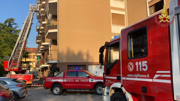 Novara incendio in un appartamento in via Spreafico