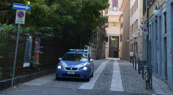 Immigrazione clandestina la polizia arresta una donna a Novara per favoreggiamento