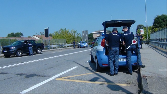 Novara controllate 80 persone nel centro cittadino