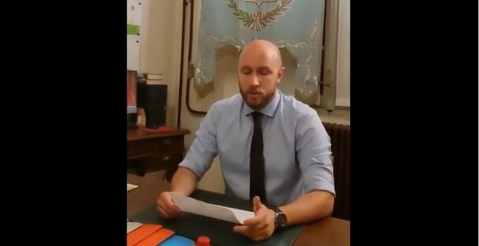 Il sindaco di Varallo Pombia in un video contro vandali e rifiuti abbandonati