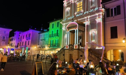 Borghi di luce in piazza del Popolo ad Arona