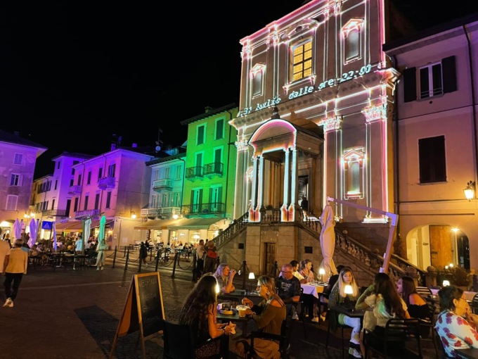 Borghi di luce in piazza del Popolo ad Arona