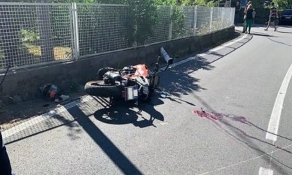 Ragazzo di 16 anni perde la gamba in un incidente in moto