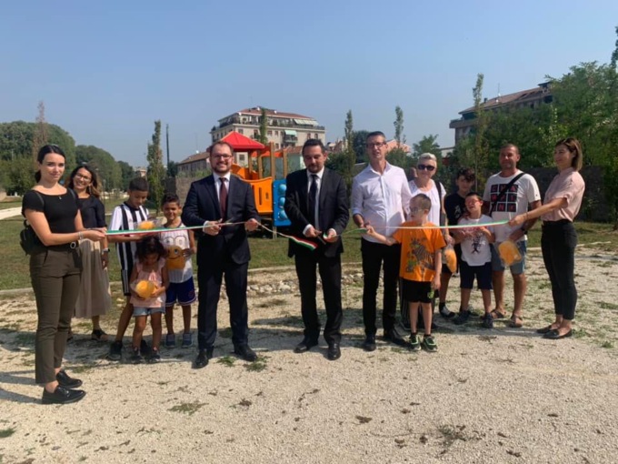 Novara: Amazon installa nuovi giochi al Parco ex Ferrovie Nord