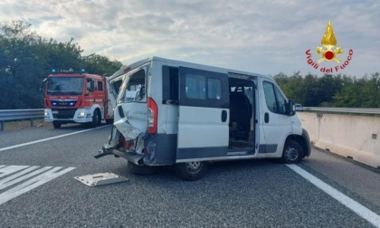 Terribile schianto sulla A26: sette feriti, due gravi LE FOTO