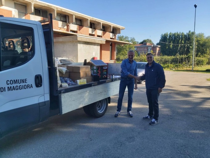 Recinzioni anticinghiale a Maggiora: consegnati i materiali al vicesindaco
