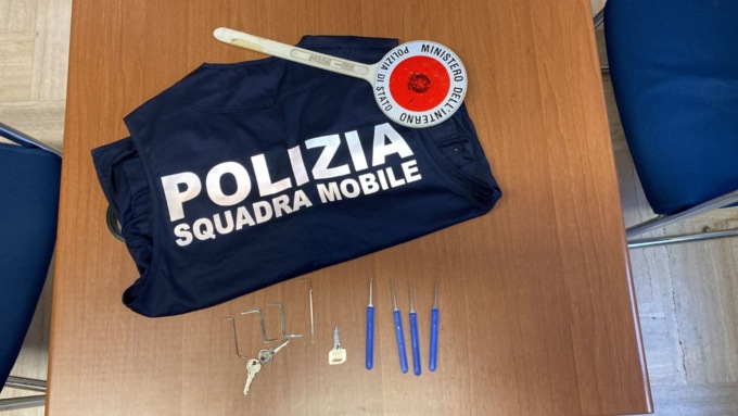 Novara si introducono in casa di un’anziana e le rubano 30mila euro: arrestati due georgiani