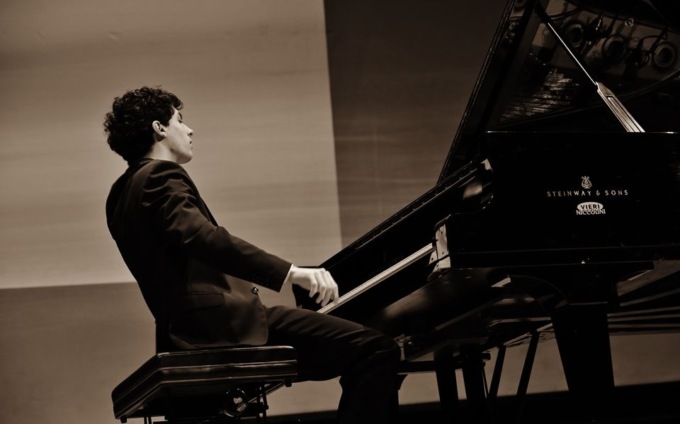 Gli Amici della Musica presentano Giacomo Menegardi