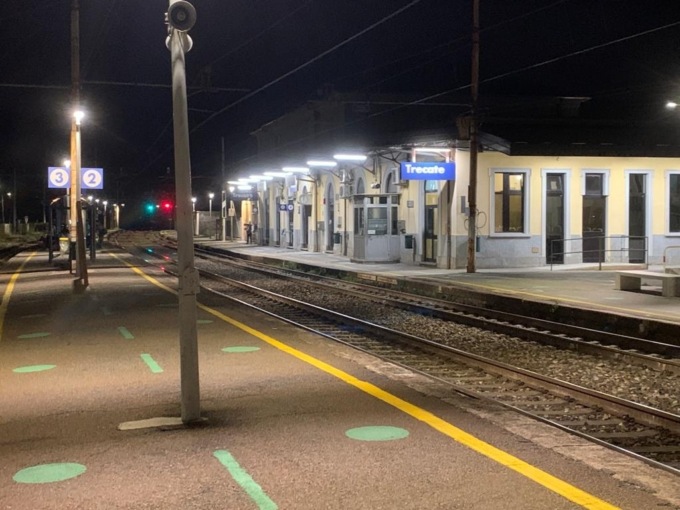 Stazione Trecate: vede gli agenti e dà in escandescenza, arrestata