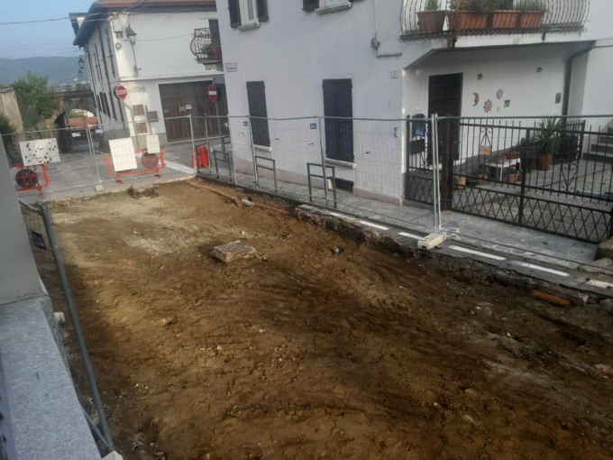 Dormelletto iniziati i lavori davanti alla scuola primaria