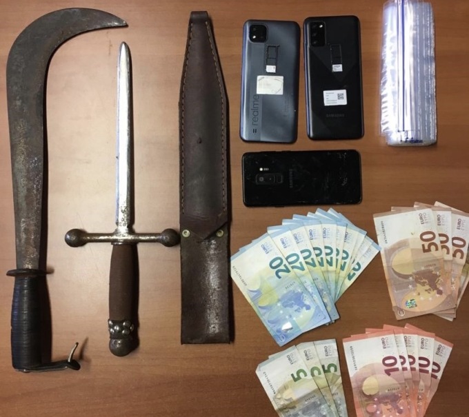 Smantellata base di spaccio al lago delle Ninfee di Gozzano
