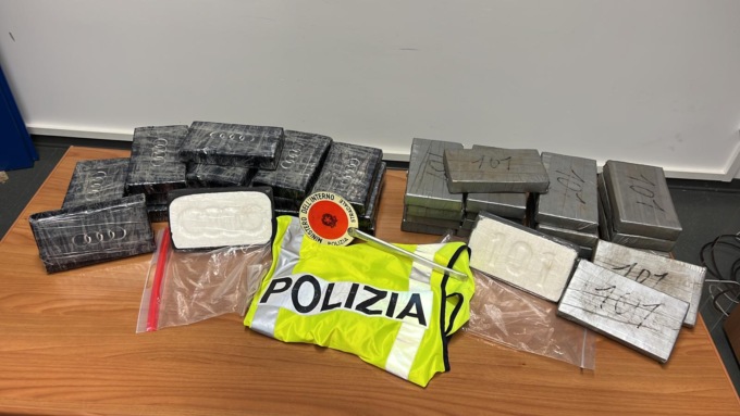 Novara trovata autocisterna carica di droga: valore 3 milioni di euro