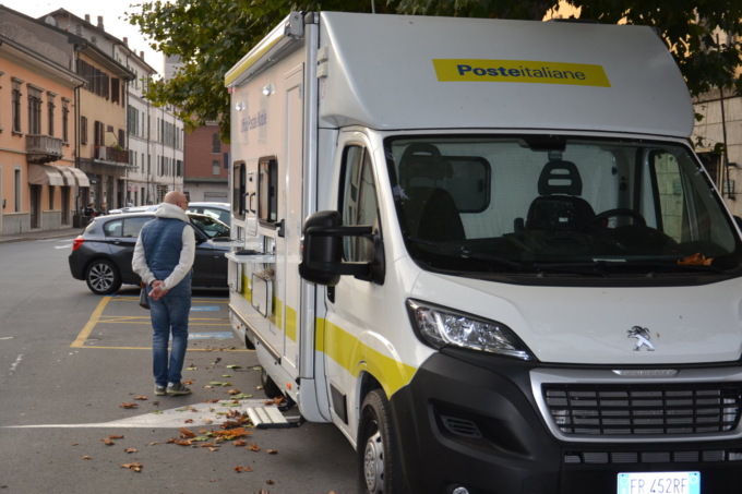 A Borgomanero le poste di viale Don Minzoni sostituite provvisoriamente da un ufficio mobile