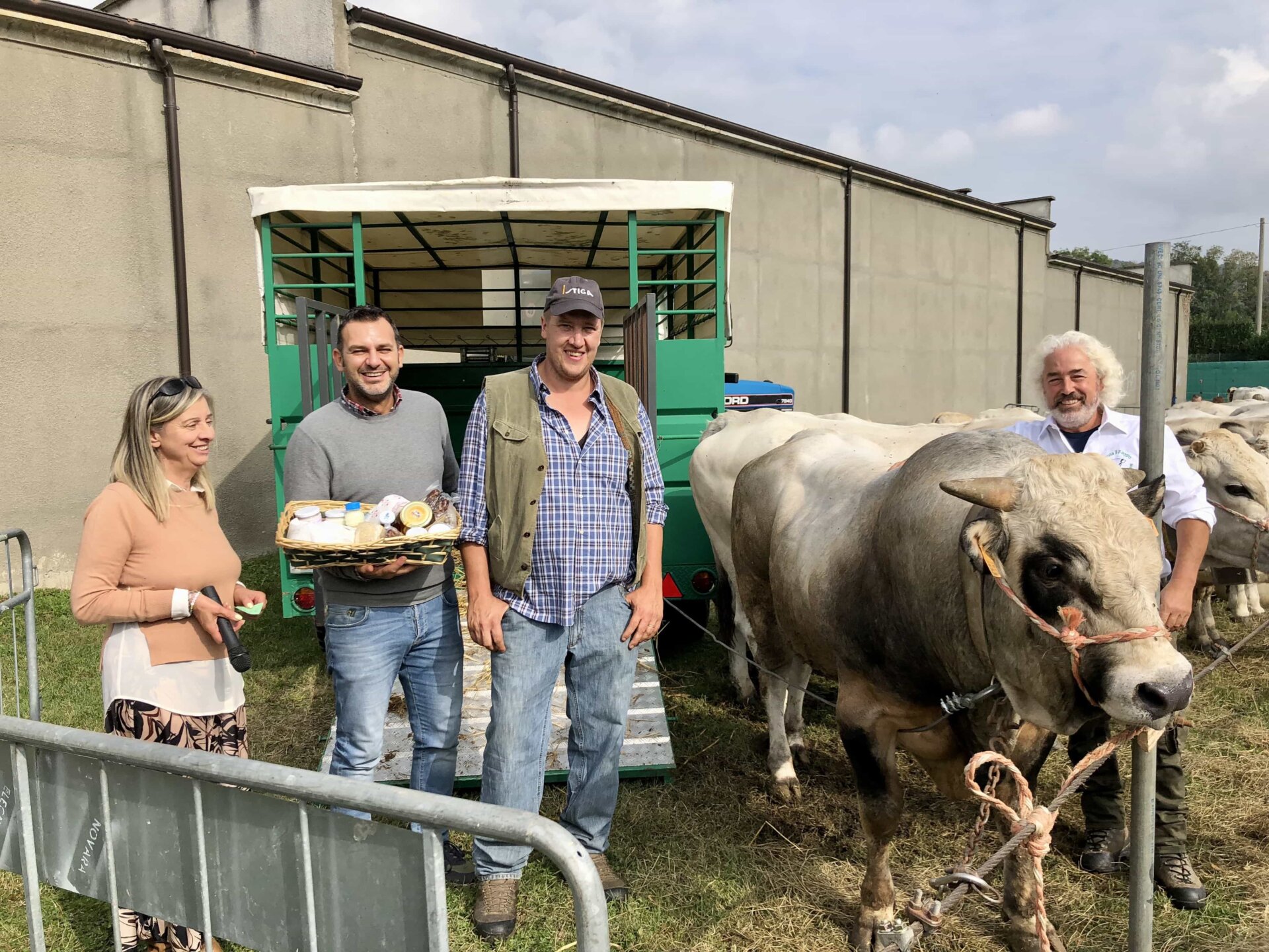 Fiera Zootecnica-con 695 kg Claudio Cioni vince la sfida del peso del toro 697