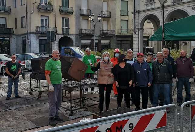 Castagnata alpina in piazza Cavour a Trecate
