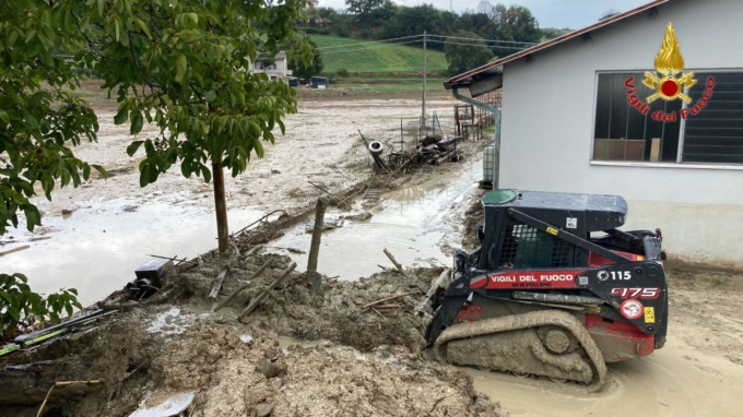 Vigili del fuoco novaresi a Senigallia in aiuto degli alluvionati