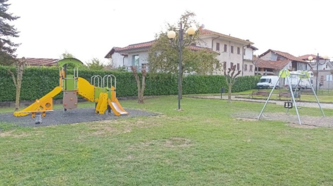 A Gattico-Veruno nuovi giochi nei parchi comunali