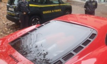 Operazione "Cavallino": Guardia di Finanza sequestra falsa Ferrari F430 costruita artigianalmente