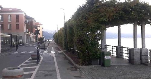 Pd Arona: “Un nuovo pergolato? Forse erano meglio dei bagni pubblici”