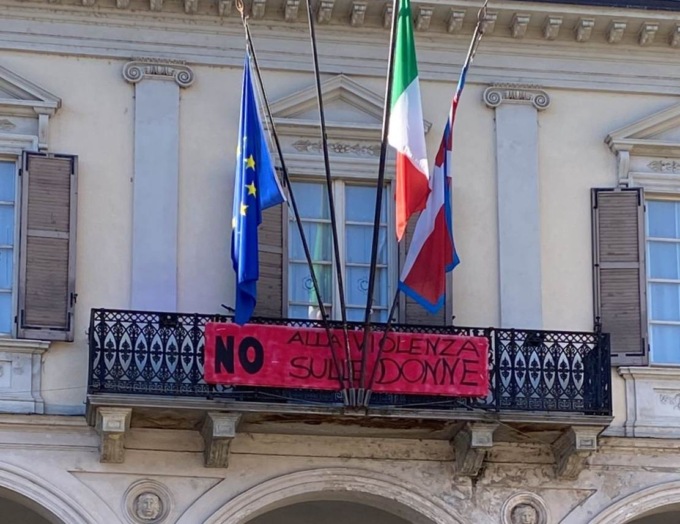 Trecate: “No alla violenza sulle donne”
