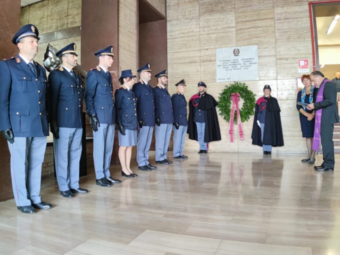 Novara commemora i Caduti della polizia: la cerimonia in Questura