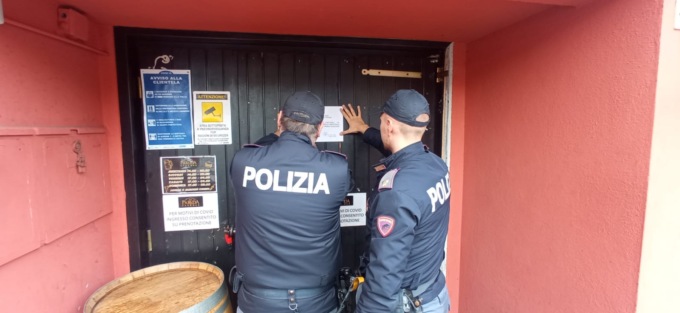 Rissa a colpi di bottigliate: Questore chiude noto locale di Novara