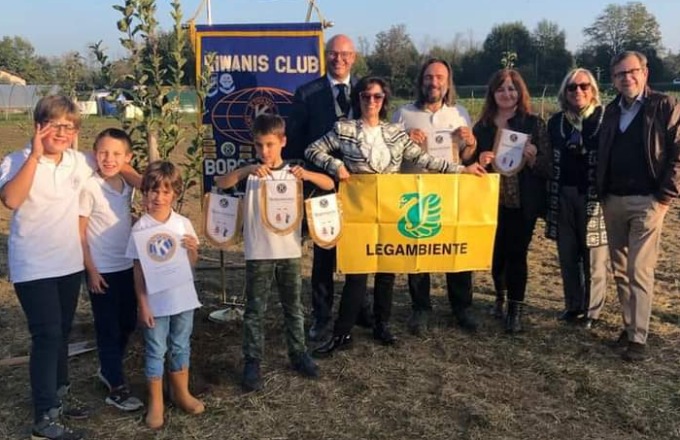 Borgomanero, piantati 20 nuovi alberi al Borgo Verde