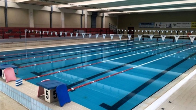 Chiusa la piscina comunale di Trecate