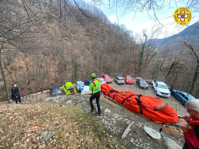 Valle Antrona: partorisce in casa ma interviene il Soccorso Alpino per il successivo trasporto in ospedale