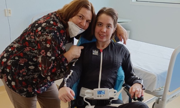Una neurotuta per Anna: profuga ucraina uscita dal coma, l’aiuterà nella riabilitazione
